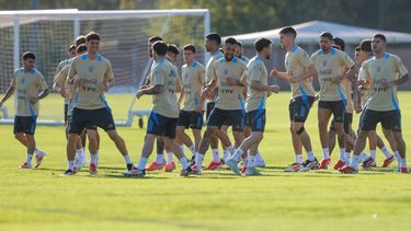 Argentina visita a Uruguay para seguir en lo más alto