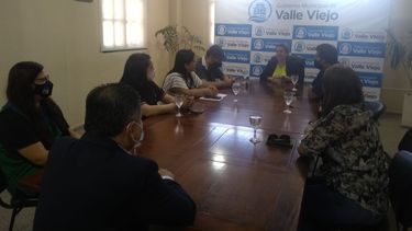 docentes de valle viejo insisten con la equiparacion salarial