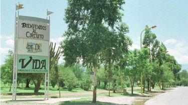 Intensa búsqueda de un automóvil que arrojó a una joven en el Circuito de la vida