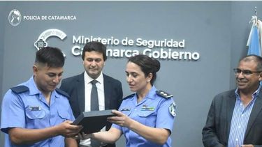 reconocimiento para policia por salvar la vida de un joven