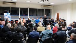 Debate. En la Sede del PJ, intercambiaron ideas con referentes de partidos y agrupaciones adherentes.
