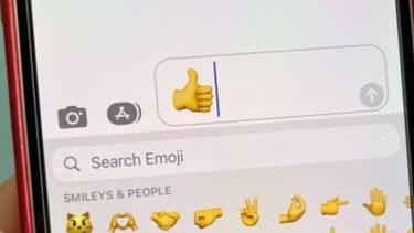 Un agricultor deberá pagar una multa por enviar el emoji del pulgar arriba