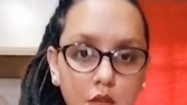 Apuñalada. Fue hospitalizada.