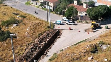 mejoras en la red de agua y cloacas de barrio antinaco