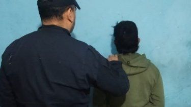 aprehendieron a un sujeto de 41 anos que intento arrebatar un celular