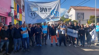 Corte de calle y locreada de empleados de Vialidad Nacional