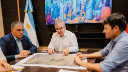 El gobernador Raúl Jalil se reunió con el intendente Eduardo Córdoba y el senador Horacio Gutiérrez para coordinar nuevas obras viales en Andalgalá. El gobernador Raúl Jalil se reunió con el intendente Eduardo Córdoba y el senador Horacio Gutiérrez para coordinar nuevas obras viales en Andalgalá.