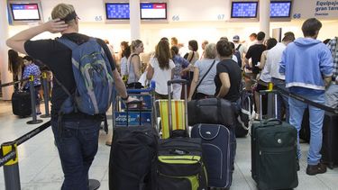 Según pudo reconstruirse sólo operarán desde Ezeiza, American Airlines y la low cost Flybondi.