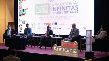 Contexto Seminario. (De izq a derecha) Marcelo Vera, Director Proyecto Atracción de Inversión Alejandro Riquelme Jefe Unidad Desarrollo Estratégico Invest Chile, María Alejandra Henríquez, Gerente Pro Barranquilla, Fernando Ballesta, Director Invest Murcia en plenaria de discusión sobre modelos internacionales de atracción de inversión.