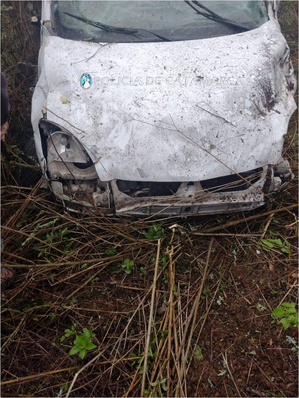 Accidente de tránsito. Cayó con su camioneta a un barranco de 10 metros de profundidad.&nbsp;