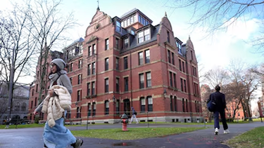 nuevo ataque de donald trump: le prohibio a harvard matricular estudiantes extranjeros