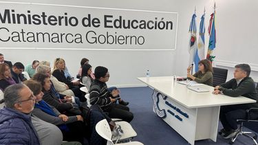 el ministro de educacion aseguro que no se dejara docentes sin trabajo ni alumnos sin escuelas