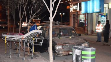 Anciana se atrincheró en el interior del auto