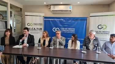 Raúl Jalil desautorizó al ministro Raúl Chico por el precio del boleto urbano.&nbsp;
