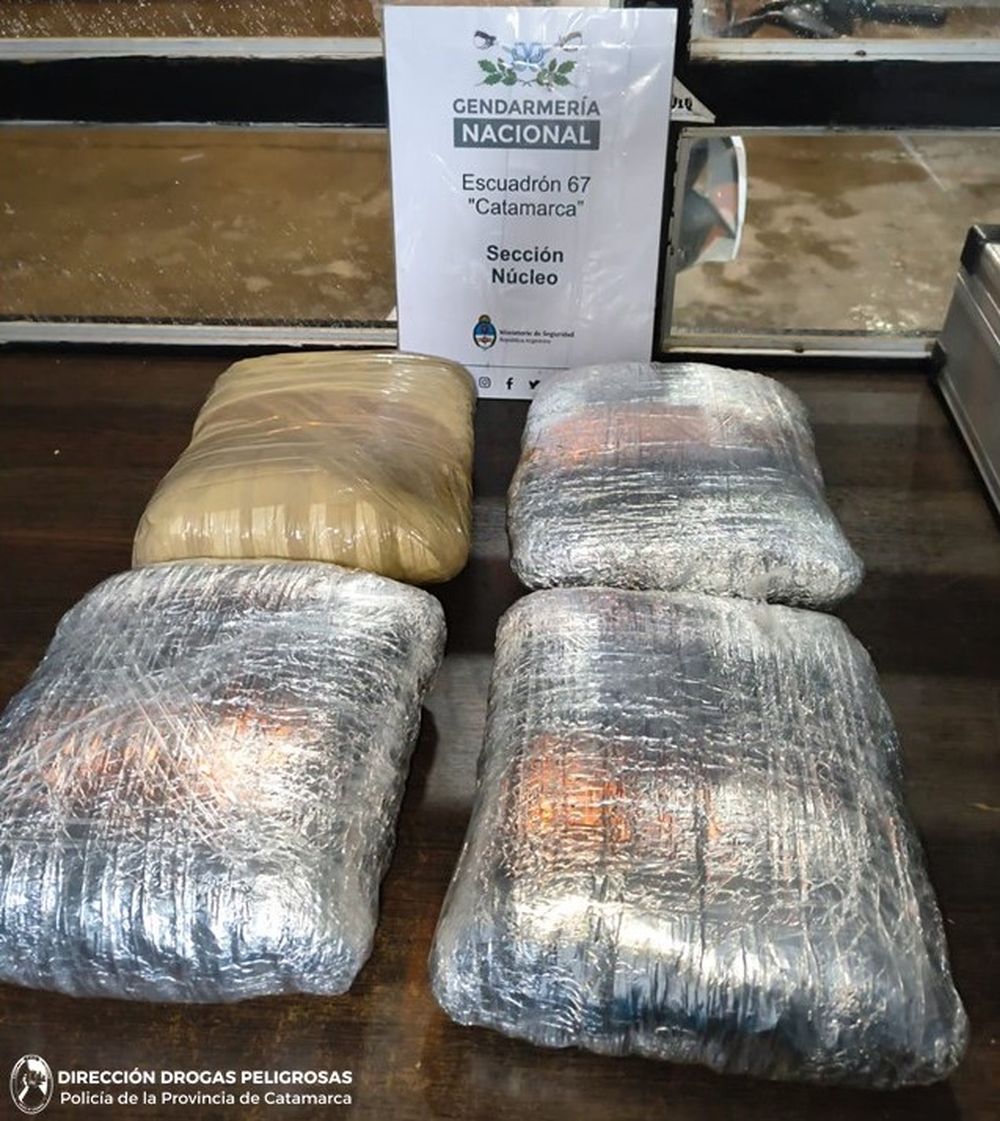 Policías secuestraron 4 kilos de marihuana en un puesto caminero