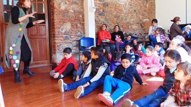 Con cuentos, canciones y sorpresas los chicos celebraron su día