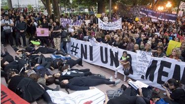 Le dieron arresto domiciliario a la mujer que quemó a su pareja
