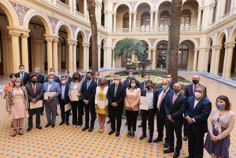 Gobernadores y el gobierno nacional firmaron el Consenso Fiscal 2022.&nbsp;