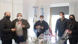 Entrega de máscaras a personal de la Capital