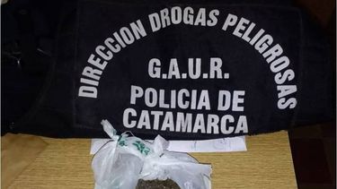 Llevaban 105 gramos de marihuana en una moto