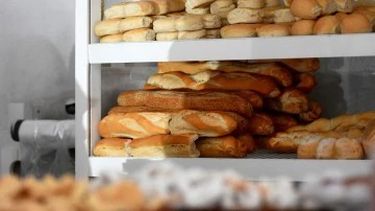 La caída del consumo y los costos récord golpean de lleno al sector panadero argentino.