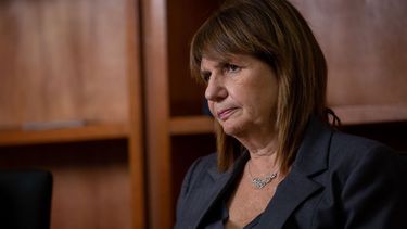 bullrich ofrecio su renuncia a la conduccion del bloque oficialista
