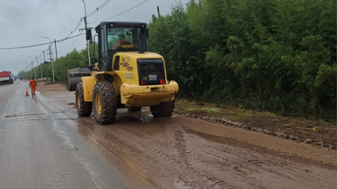 tucuman: realizan trabajos de limpieza sobre la ruta nacional 38 por material aluvional