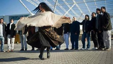Turistas podrán bailar con el Poncho catamarqueño en la Plaza 25 de mayo