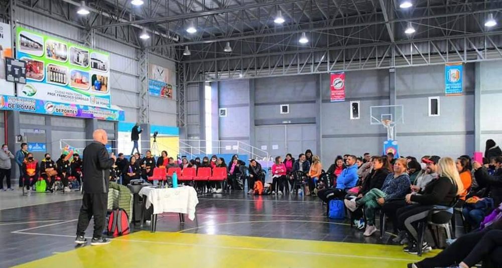 Educación capacitó a docentes de educación física y del nivel inicial