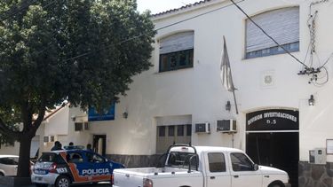 Golpeó a su padre, le sacó el auto y golpeó a dos policías