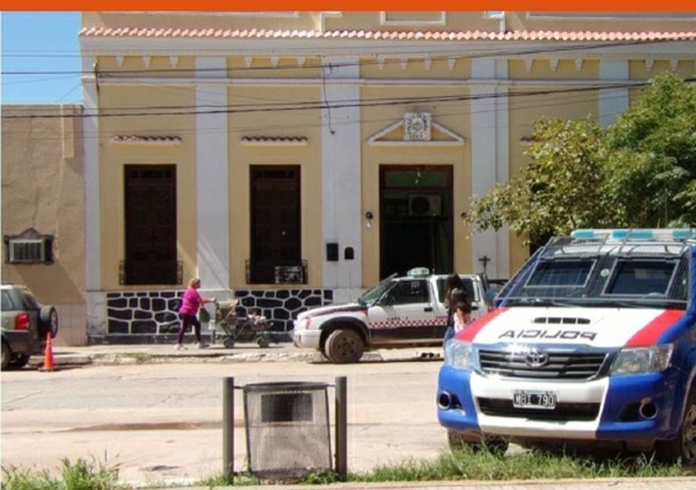 Agresores. Detenidos en la Comisaría departamental.