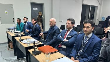 Veredicto. Aguilar (izq.) zafó de la prisión perpetua, y la decisión del jurado fue duramente cuestionada.