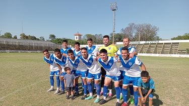 Líder. Vélez superó a Valle Chico por 4-2 y manda en la zona oeste.