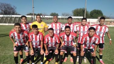 Estudiantes. El Pincharrata superó a Fiel por 2-0 por la zona oeste.
