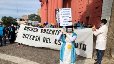 Concurrido banderazo docente en la plaza 25 de Mayo