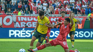 Escena del encuentro que disputaron Argentinos Juniors y Defensa y Justicia