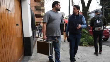 Allanaron la casa de Claudia Villafañe y no hallaron las camisetas