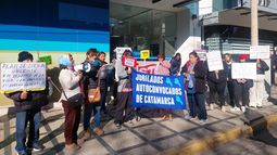 Jubilados autoconvocados marcharon ayer contra el desfinanciamiento del PAMI Jubilados autoconvocados marcharon ayer contra el desfinanciamiento del PAMI