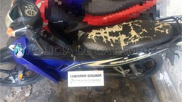 Intentó huir, pero lo detuvieron y le secuestraron la moto