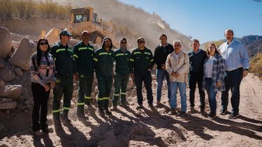 Jalil recorrió obras en el interior y entregó viviendas