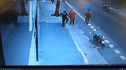Liberaron al policía que pateó a un hombre y le provocó la muerte