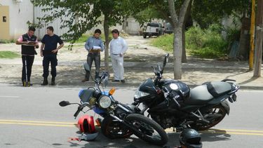 Chocaron dos motocicletas