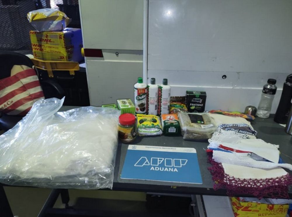 La Aduana secuestró cocaína líquida que iba rumbo a Nueva Zelanda