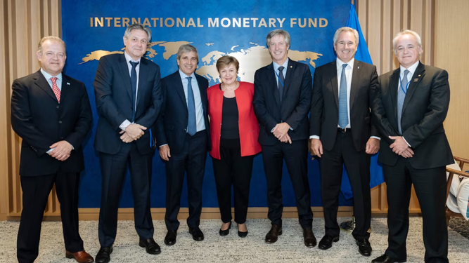 El FMI se reunió para debatir la situación de Argentina y define el envío de USD 2.000 millones