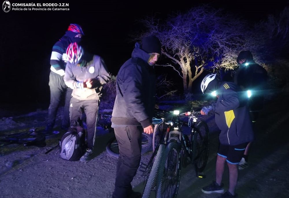 Cuatro ciclistas se desorientaron en El Peñón y fueron rescatados tras un operativo policial