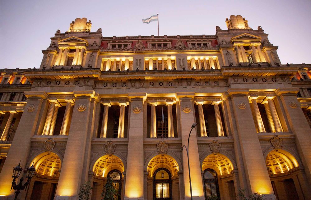 Degradación. Desatinos como el de la corte de 25 miembros son ruido y furia para disimular el fracaso.