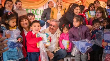 Oficializan el traspaso histórico de  la Escuela Municipal de Santa María