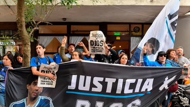 declaran los primeros tres testigos en el juicio por la muerte de maradona