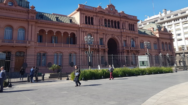 El Gobierno nacional eliminó más de 41.000 puestos en el sector público y recortó u$s4.548 millones