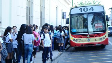 Choferes señalan que se sienten “rehenes” del conflicto en el transporte